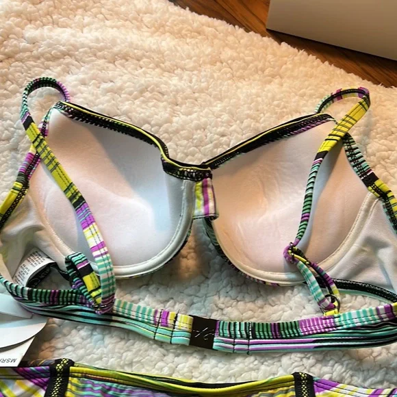 🔥 SALE Kenneth Cole NY 2 piece bikini swimsuit to complete your summer wardrobe - Picture 7 of 12